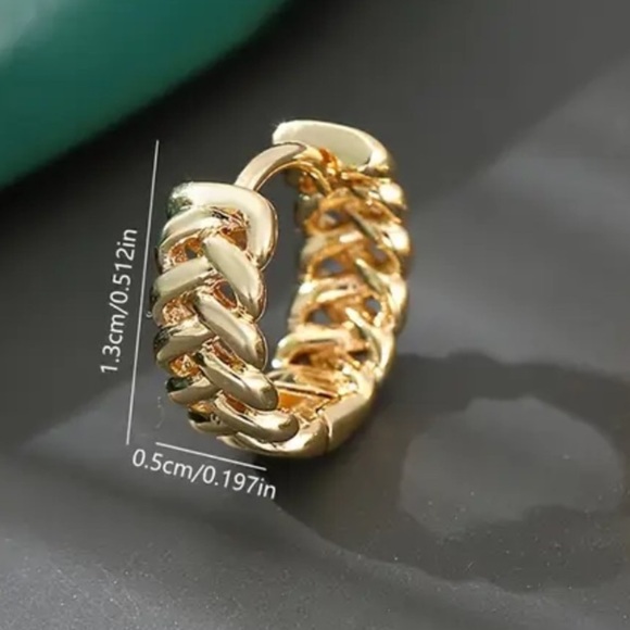✨Zara Adeline Braided Gold Huggie Earrings - Picture 4 of 5